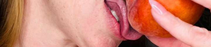 peachespeephole1