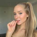 carolinezalog onlyfans model
