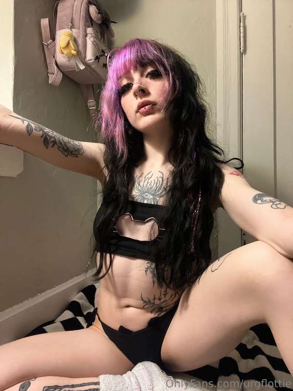 your new fav tattooed alt girl ;) hehe