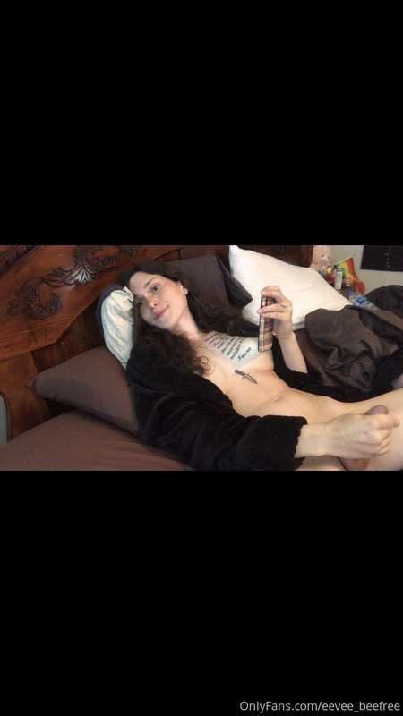 I WAS JERKING OFF AND GINGER SURPRISE ME IN THE ROOMI let my..