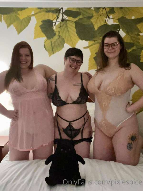 Had a lewdy good time in Edmonton with some internet pals! 💕