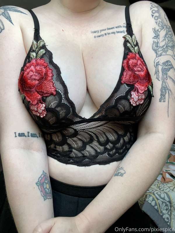 🖤🌹🖤🥀