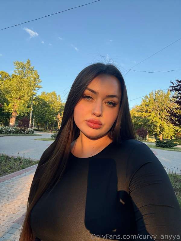 curvy_anyya