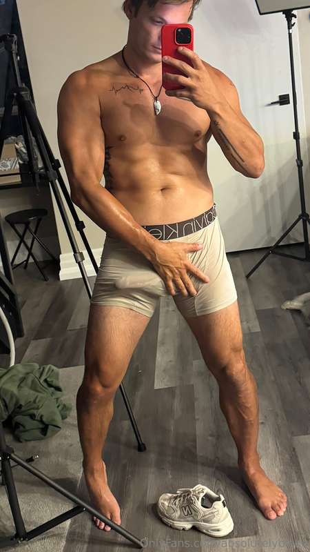 Wet 😛🤤 who is up right now ;) 