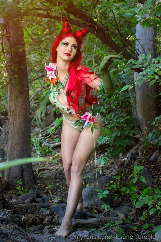 AUGUST OF EXCLUSIVES!! POISON IVY: SWIMSUIT EDITION <3 Pt. 1..