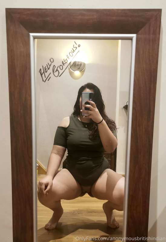 Someone cum and fuck me by the Christmas tree... 🎄