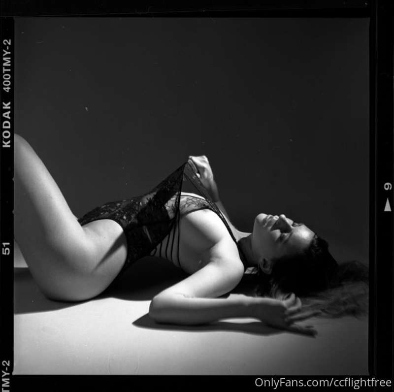 Cutting it real close this Friday 🖤 TGIF, everyone! 

-

Pho..