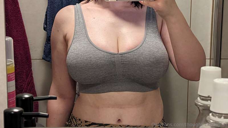 Swipe to take my bra off 😘