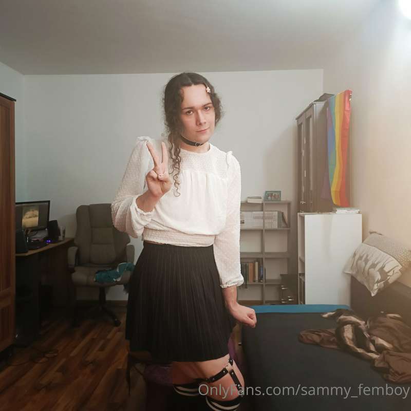 Happy Femboyy Fridayy to everyoneeee <3
I hope I make at lea..