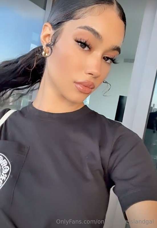 onlylalatheislandgal