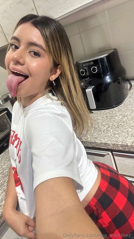 Wanna see what I can do with my tongue ?