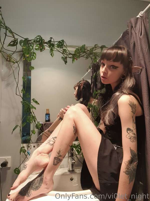 vi0let_night image #1