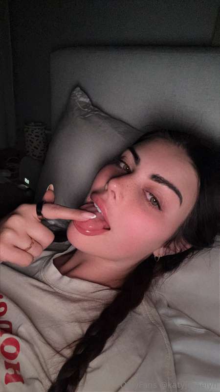 showing u what I did last night when I was alone.. 🙈 can you..