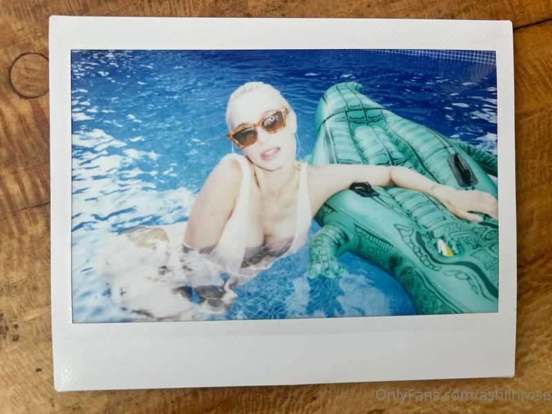 I did a super fun photoshoot while I was in Ibiza, these are..