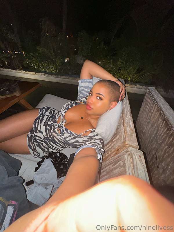 Hey you 🖤 I’m in the mood for a cocktail 🍸 you got the next ..