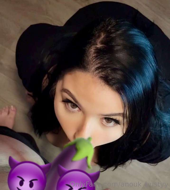 anouk_bustyy