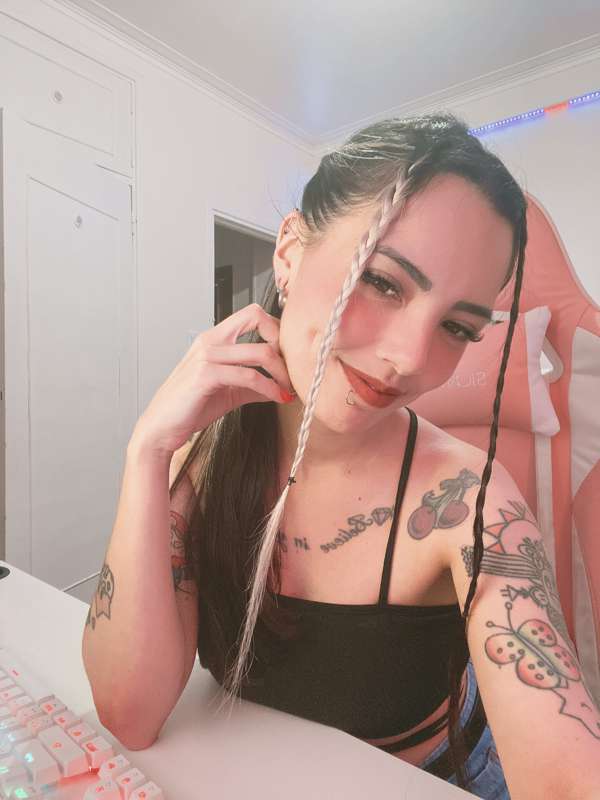 Hello guys 🖤