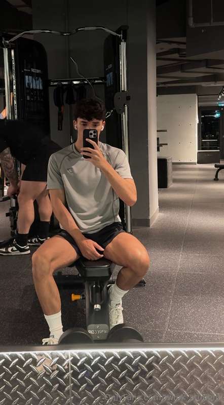 legs are starting to look pretty big🤤