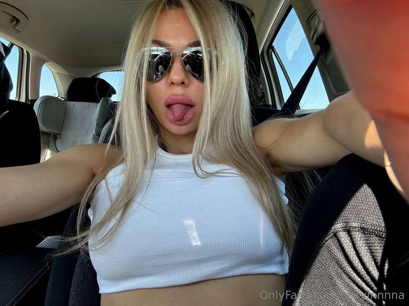 On this hot day☀️🥵 I go for a manicure 💅 . What color manicu..