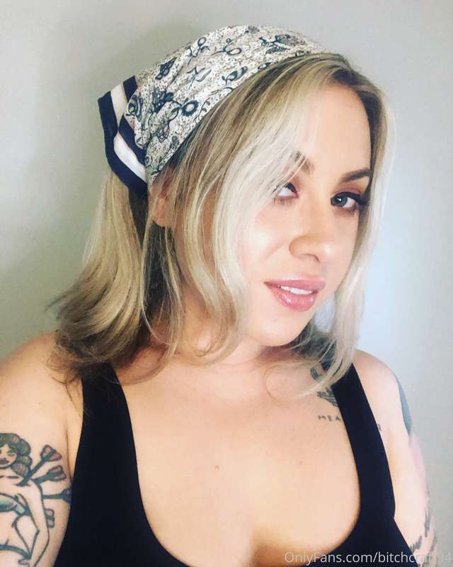 Not smutty, but felt cute and will not be deleting soon. I h..