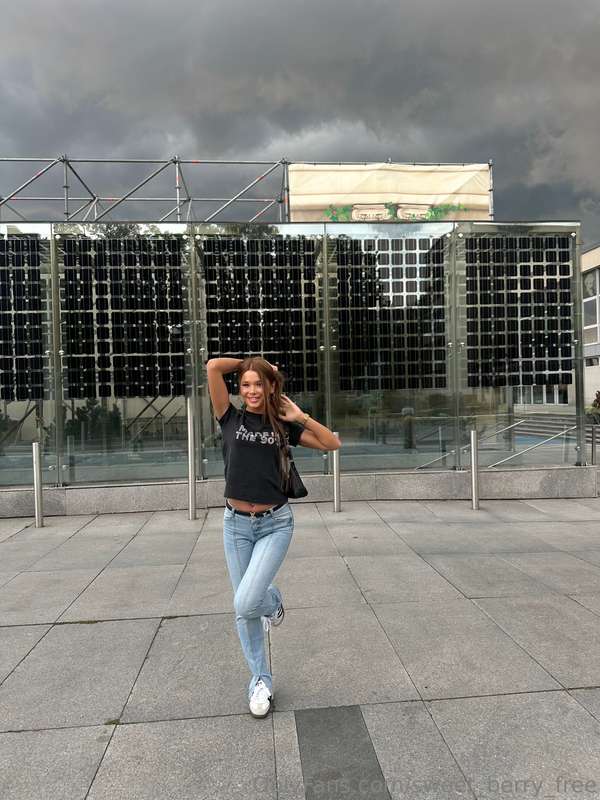 🌆 Walking without a goal is also a route 🚶‍♀️🌫️Today I made ..