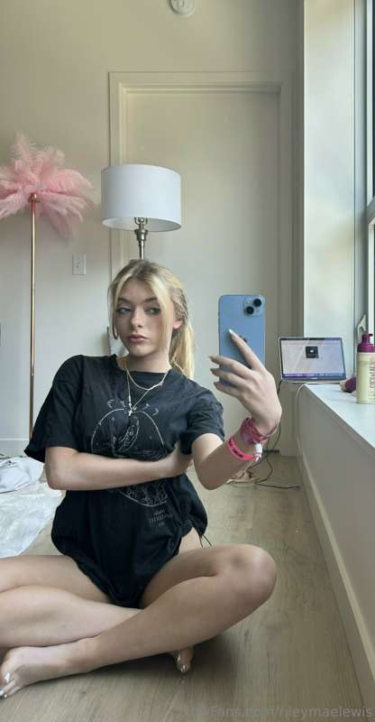 rileymaelewis photo