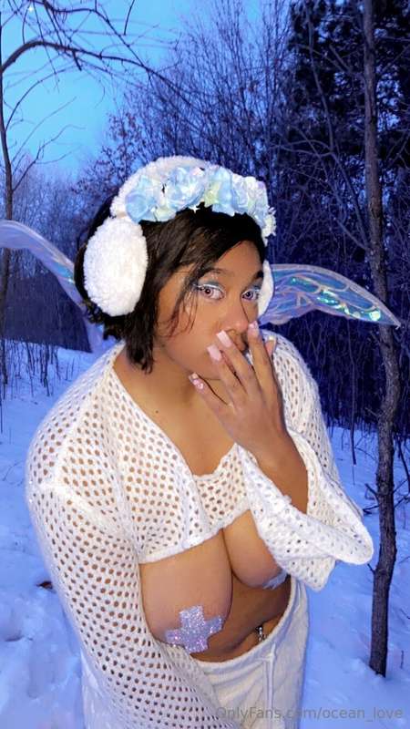 ❄️✨winter fairy ❄️✨

Enjoy this cute photo shoot I did a few..