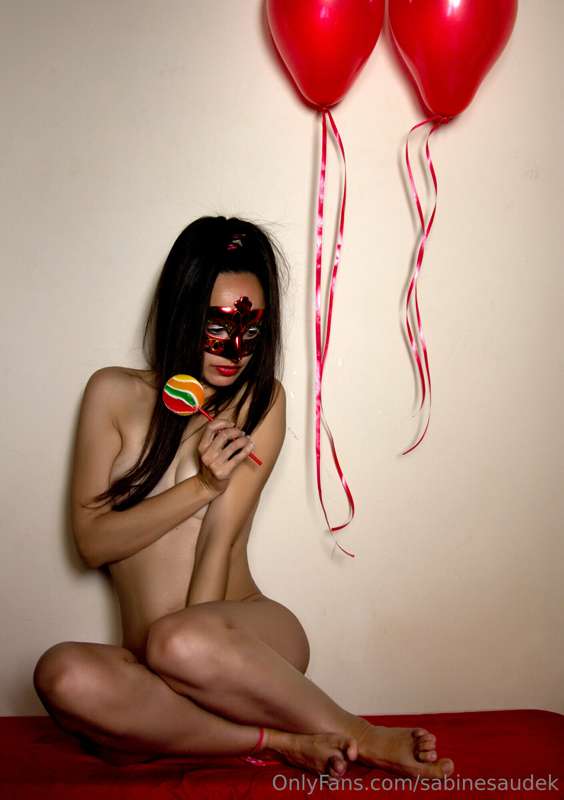 Hello everyone! These photos were unpublished from my last b..