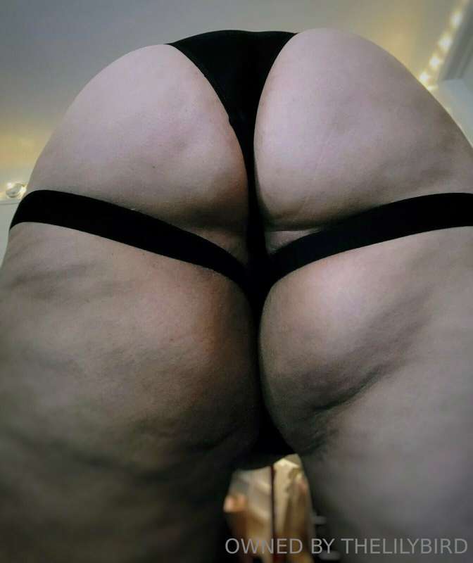 Submit to my ass and you'll be rewarded 😈