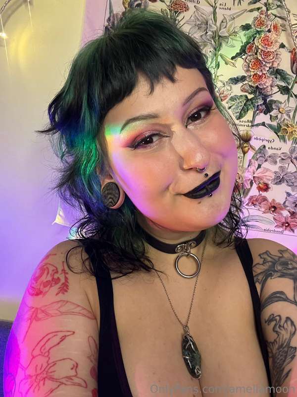 my sweet smile drive you crazy right? 🖤