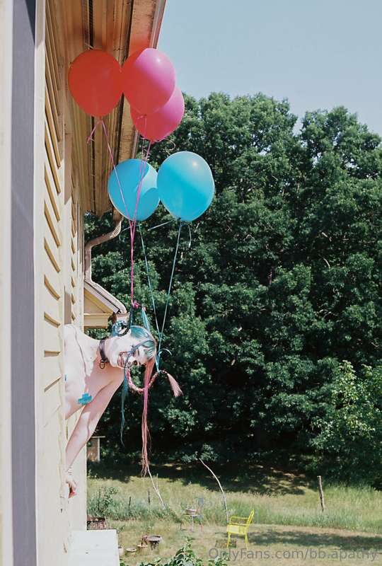 trying not to float away!! 🎈🎈🎈