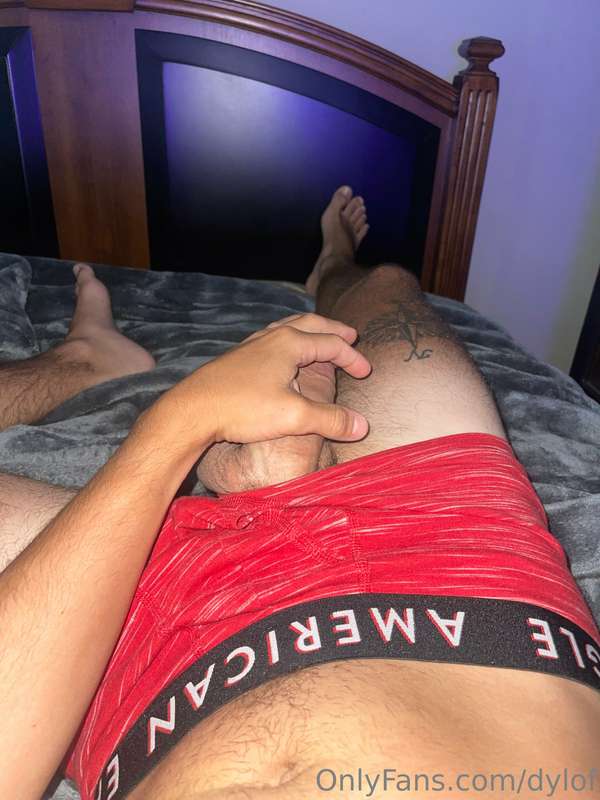 Doing live FaceTimes all night for CHEAP, who’s tryna watch ..