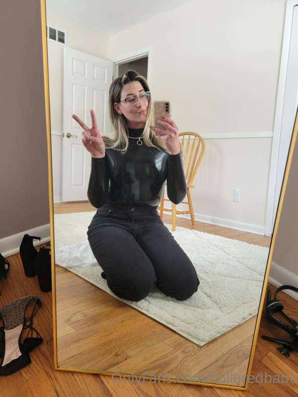 collaredbabe image #0