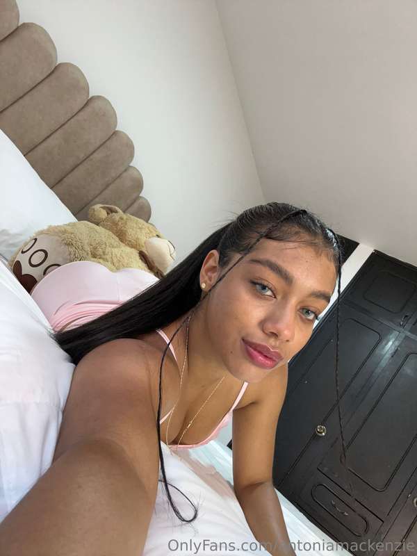 antoniamackenzie