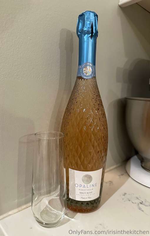 🍾🥂✨