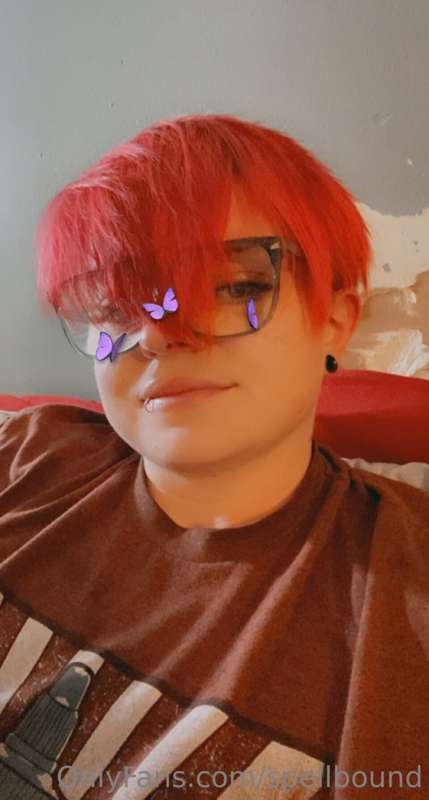 Also by impulse decision my hair is red again 😂