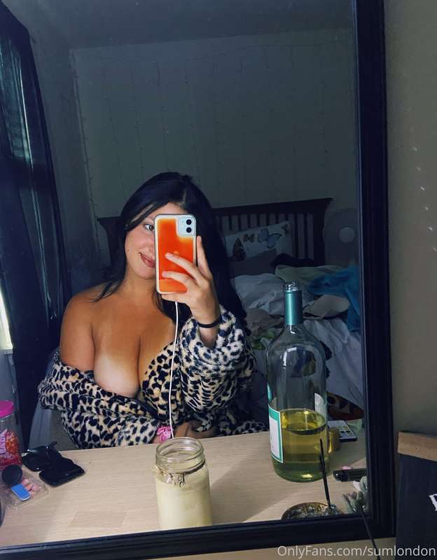 getting ready to go out with wine and my fav cheetah robe🥰🐆🐆