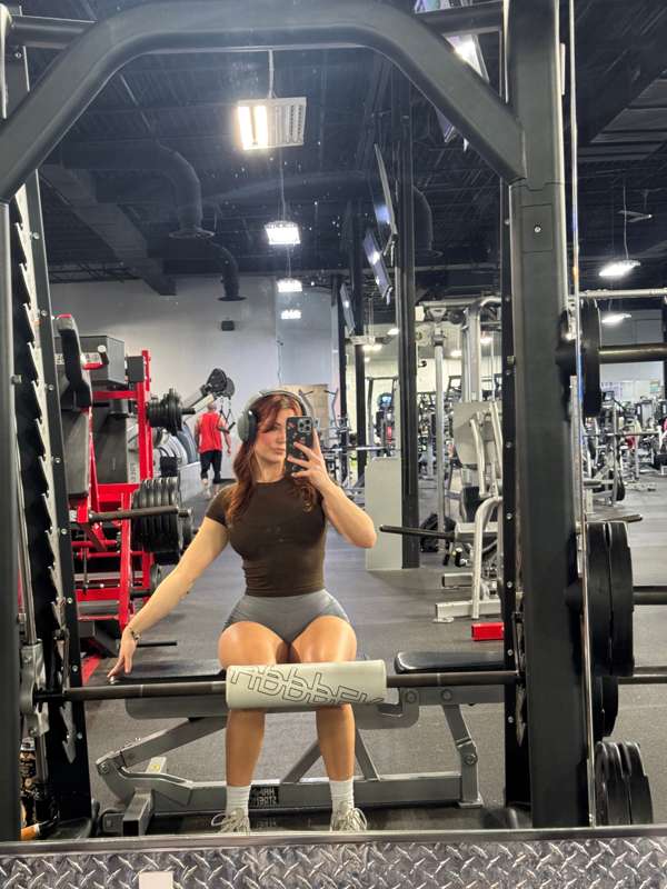 Leg day, where the pain is worth the peach. 🍑