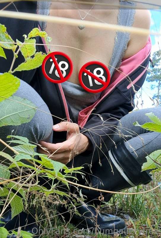 Oli niin ihana ilma eilen, että tuli myllättyä vattupuskissa..