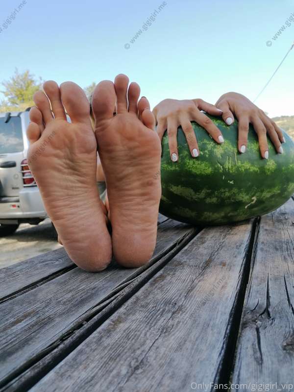 Let's call it a watermelon day 🍉❤️😋
SWIPE ➡️