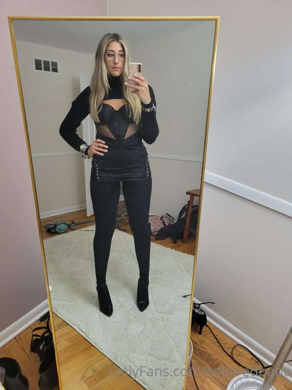 collaredbabe image #1