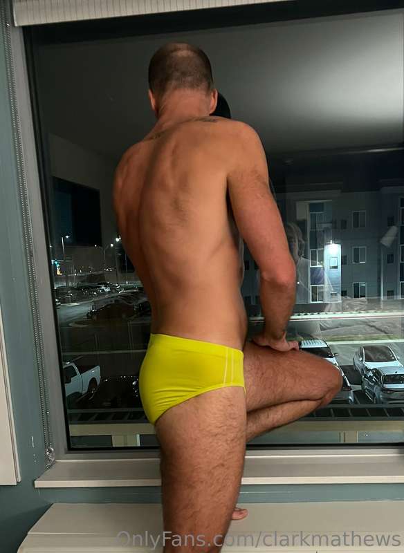 Waiting you to come spank me 🤭