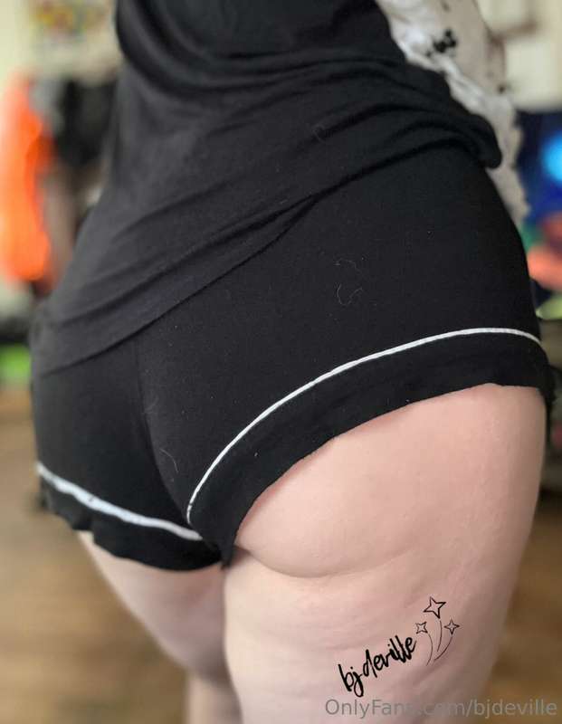 Hump day, ya don’t say?! 🍑