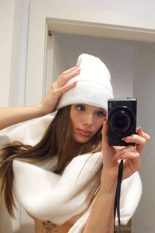 Ready for winter? or more in what's under the scarf? 👀🤤🍒