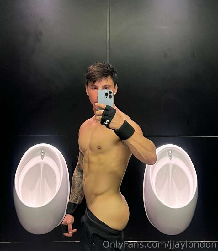 Imagine you walk into the loo at the gym and see me like thi..