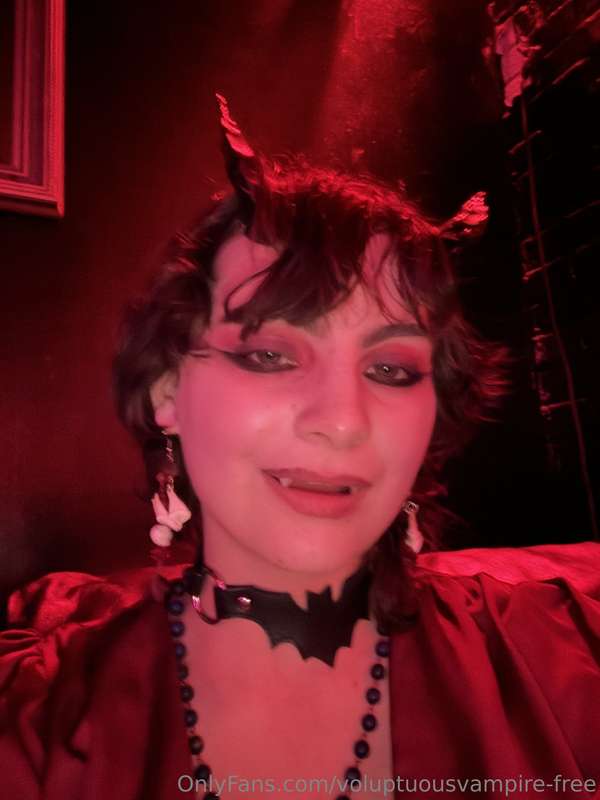 voluptuousvampire-free