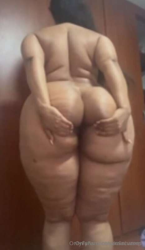 if you like fat asses here you have my friend @paulacurves B..