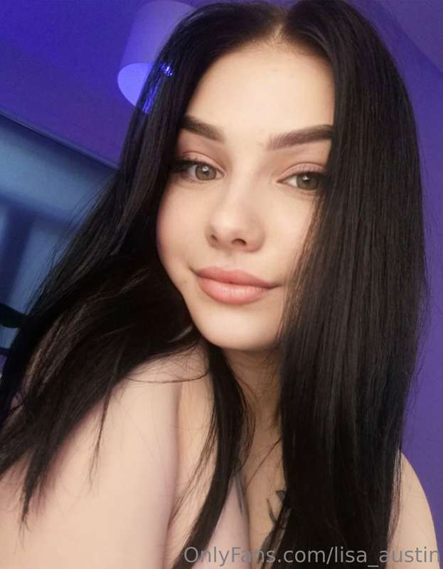 Im thinking of changing my profile pic guys! 🤔 I really love..