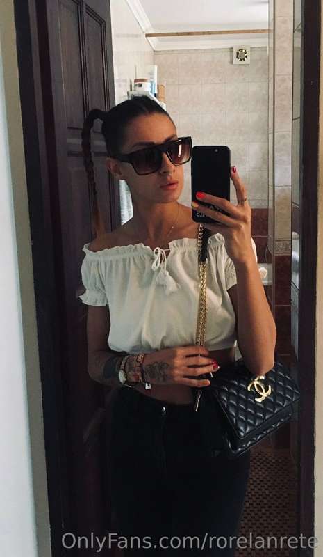👅🖤