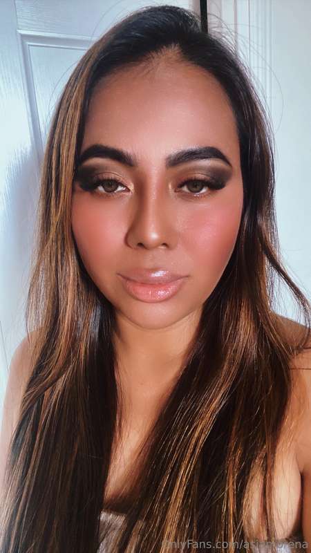 Trying on some really thick makeup for an evening of naughty..